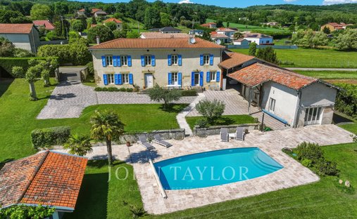 House in Charlemagne, Vienne, France 1