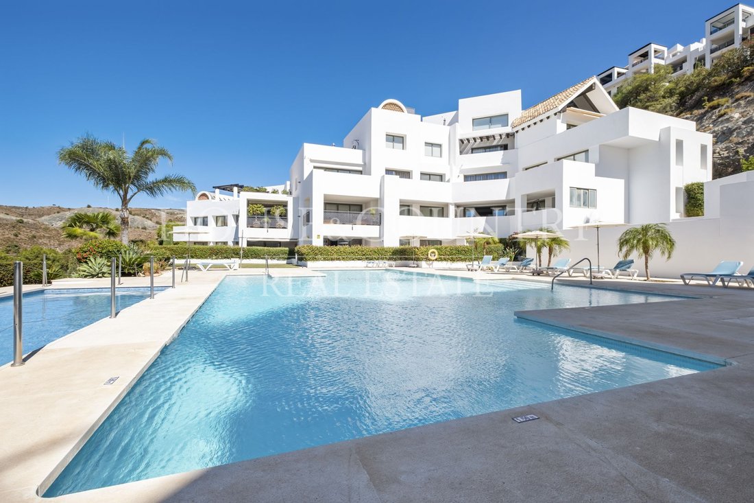 Apartment in Benahavis, Andalusia, Spain 2 - 17947807