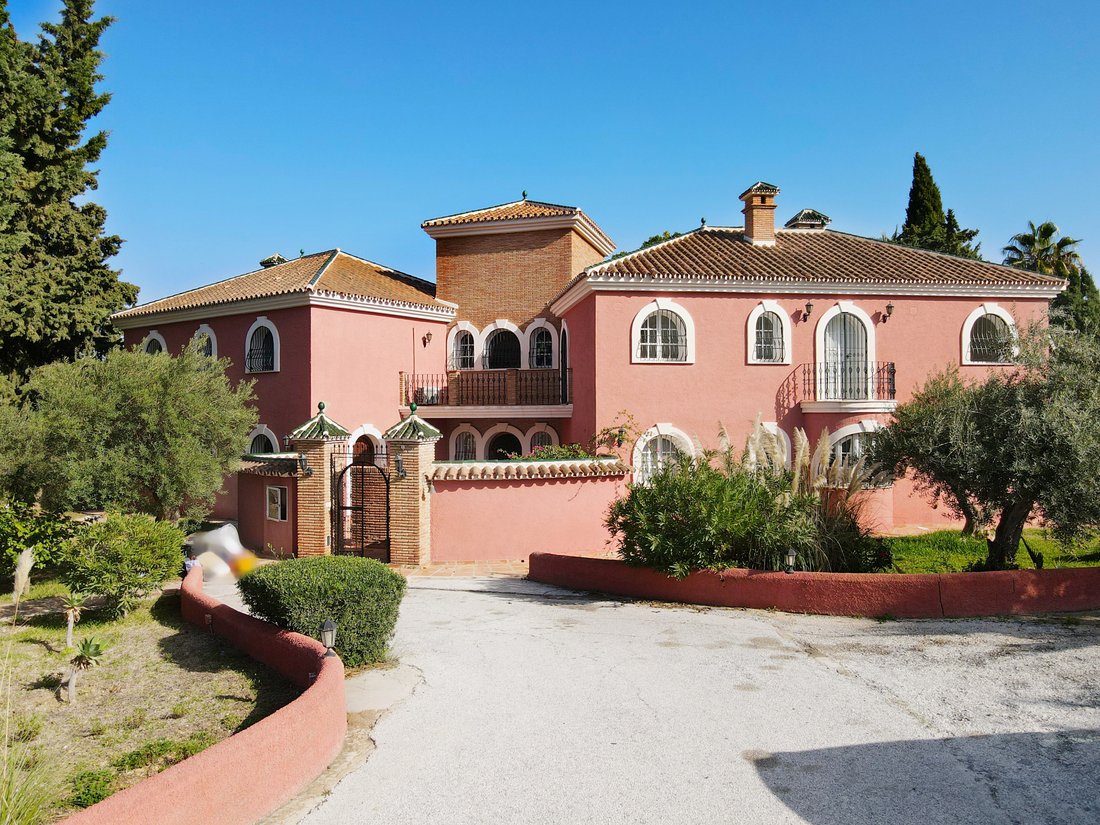 Villa in Alhaurin el Grande, Andalusia, Spain 1 - 17948674