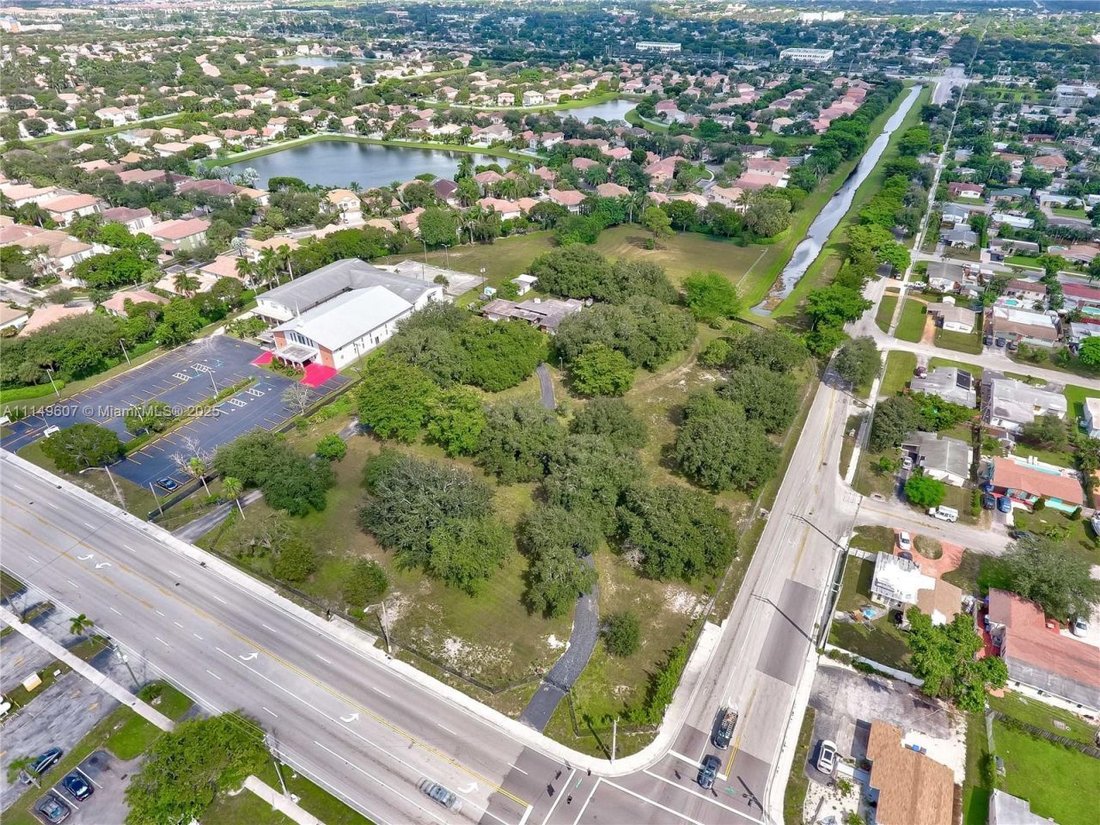 Land in Pembroke Pines, Florida, United States 1 - 17955271