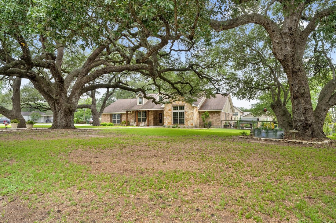House in Flatonia, Texas, United States 1 - 17953124