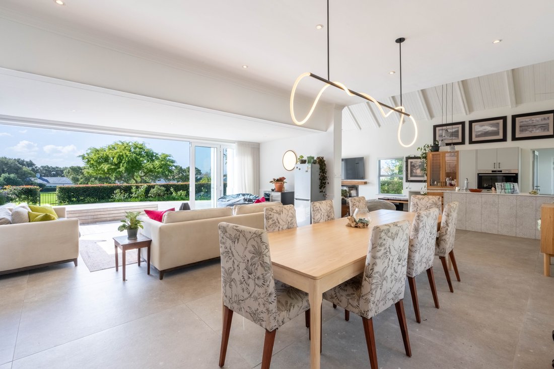 Estate in Retreat, Cape Town, South Africa 1 - 17949722