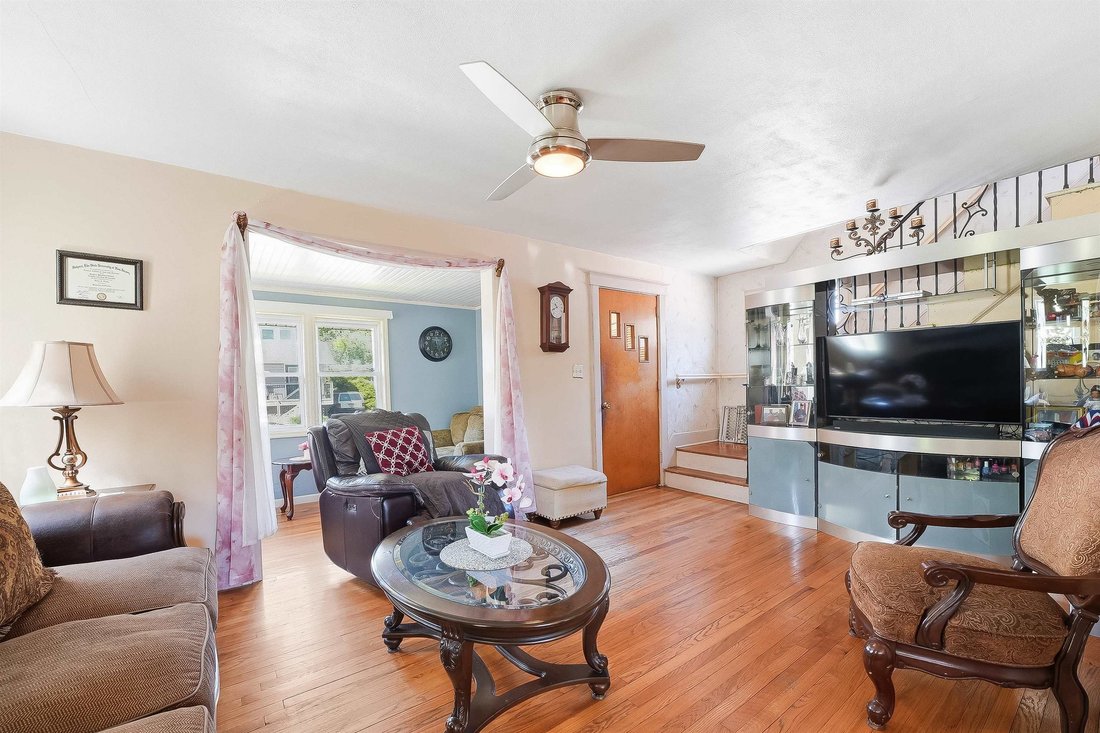 House in Bergenfield, New Jersey, United States 3 - 17947722