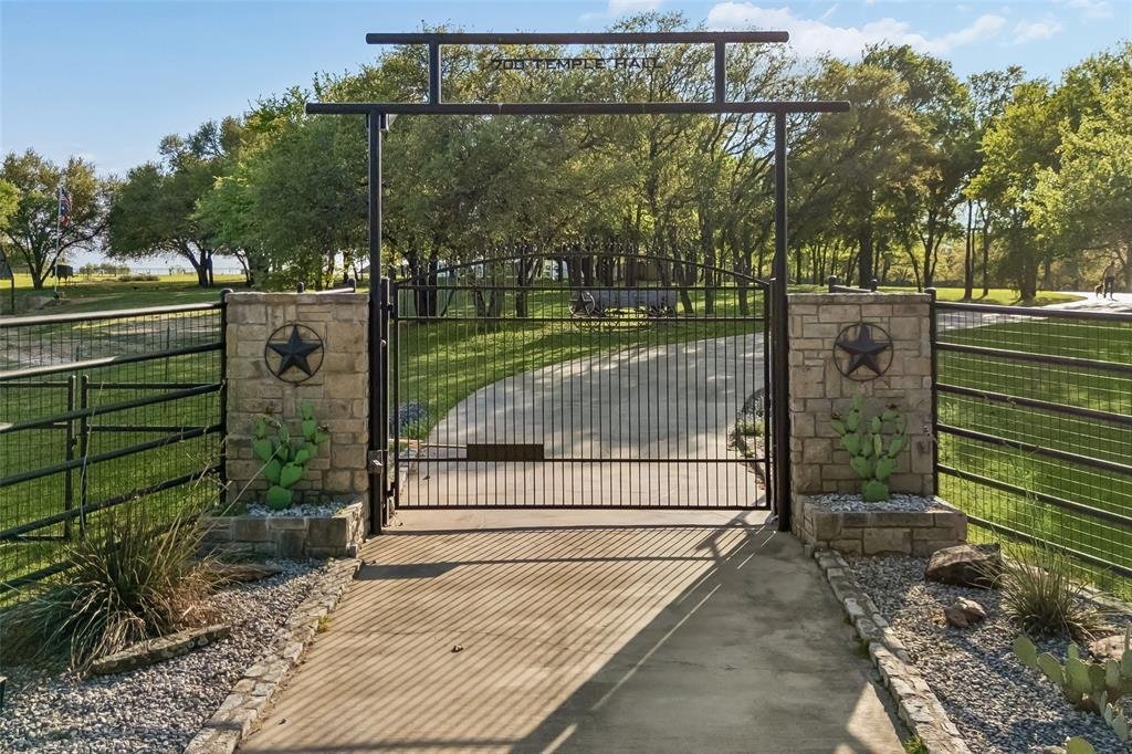 Farm Ranch in Granbury, Texas, United States 1 - 17952183