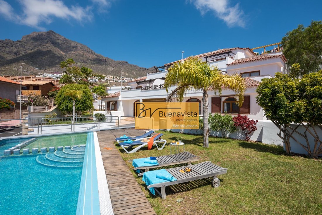 Villa in Costa Adeje, Adeje, Canary Islands 2 - 17955911