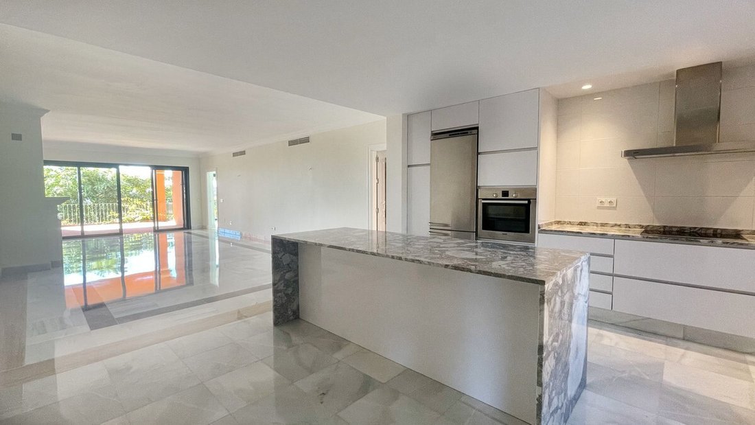Apartment in La Quinta, Benahavis, Andalusia 4 - 17947563