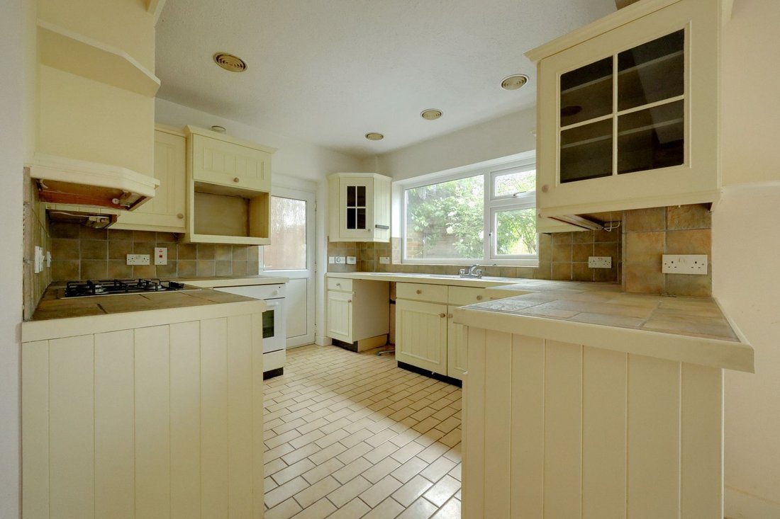 House in Burgess Hill, England 4 - 17949298