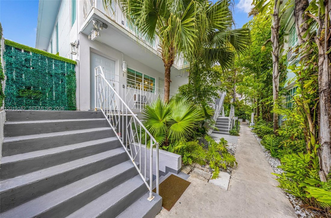 Miami Beach, Florida, United States 4 - 17953310