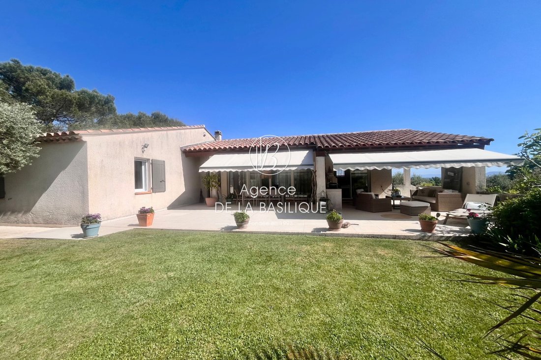 Villa in Centre Ville, Saint-Maximin-la-Sainte-Baume, France 1 - 17861055