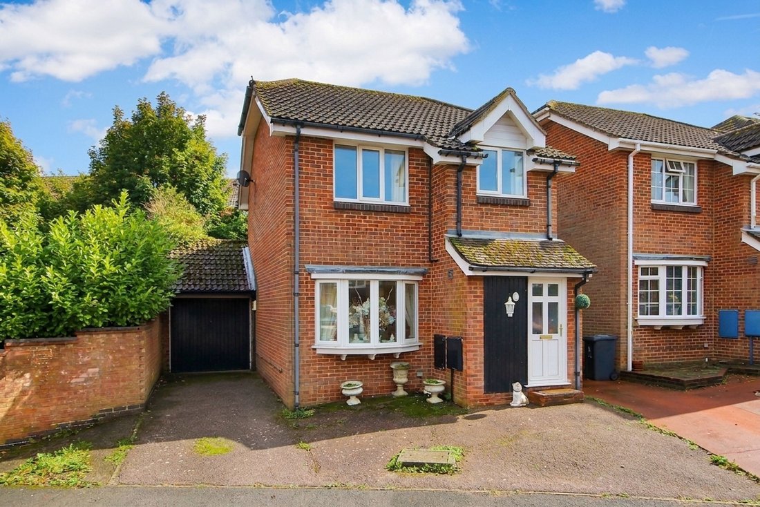 House in Ridgewood, Uckfield, England 1 - 17949076