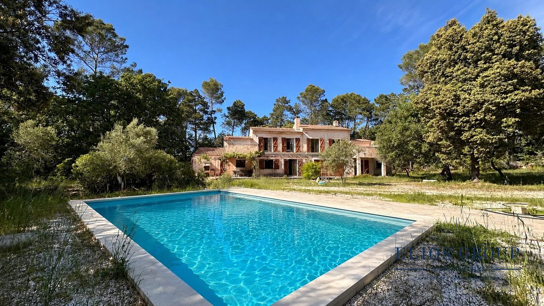 Country House in Besse-sur-Issole, Provence-Alpes-Côte d'Azur, France 1 - 17412969
