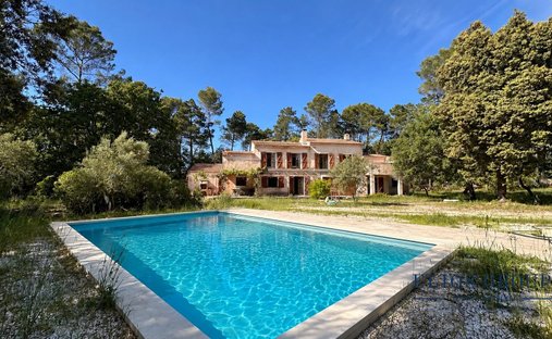 Country House in Besse-sur-Issole, Provence-Alpes-Côte d'Azur, France 1