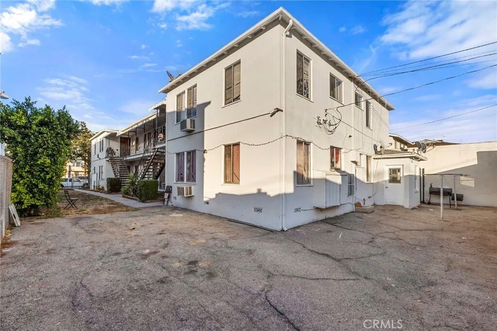Los Angeles, California, United States 5 - 17265091