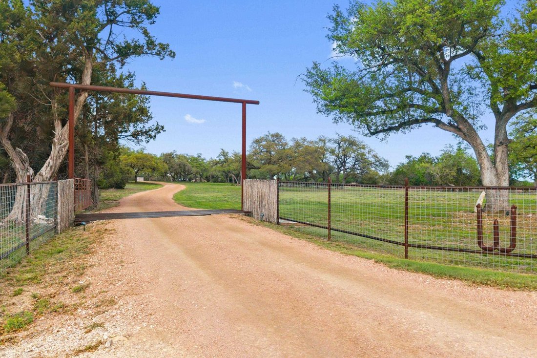 Farm Ranch in Johnson City, Texas, United States 1 - 17949505