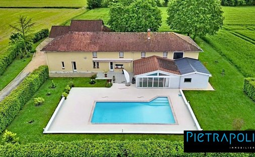 House in Montracol, Auvergne-Rhône-Alpes, France 1
