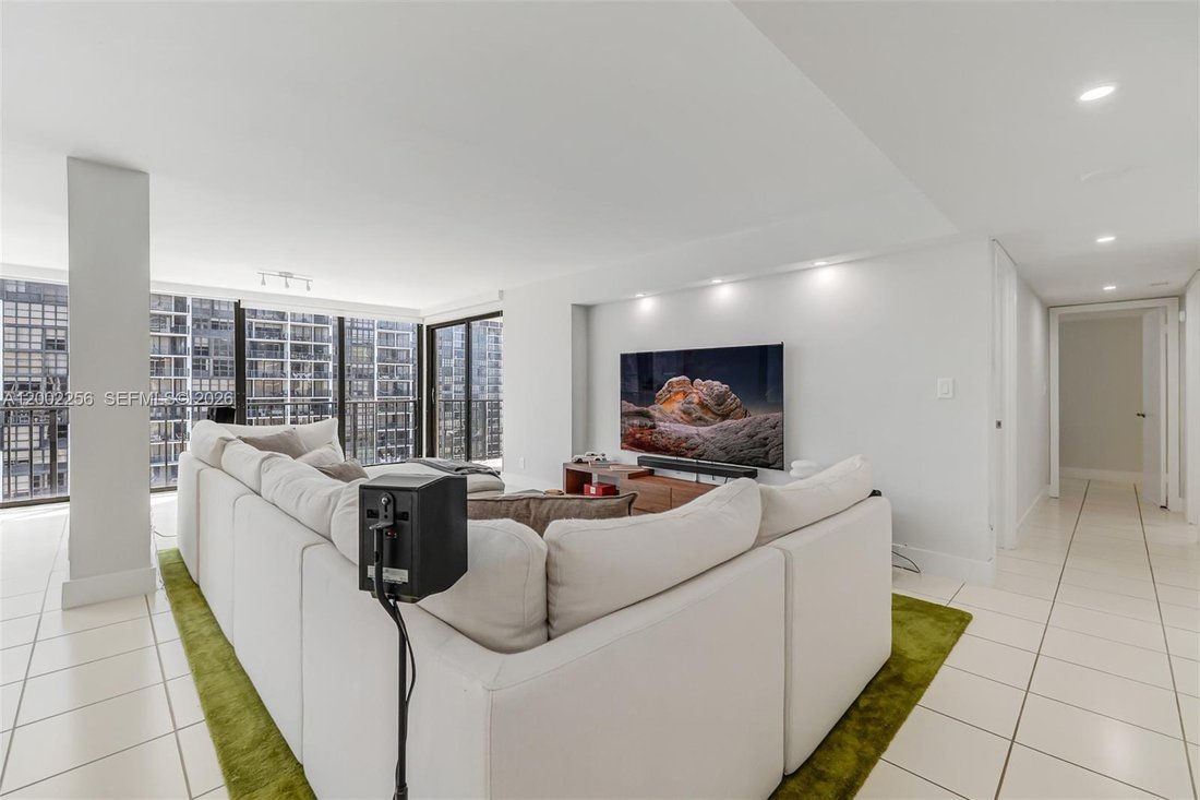 Condo in Miami, Florida, United States 4 - 17781361