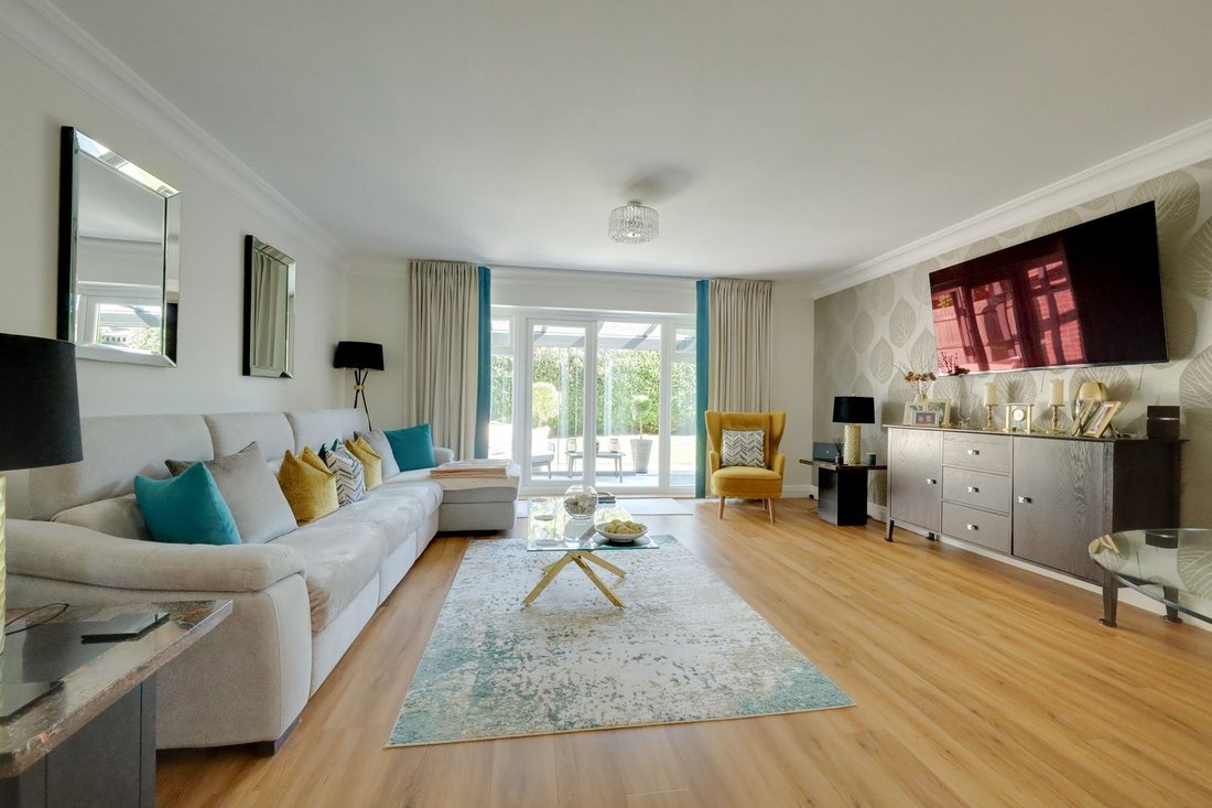 House in Burgess Hill, England 3 - 17949165