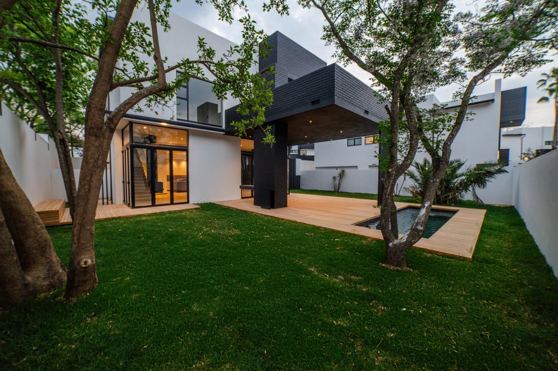 Country House in Benmore Gardens, Gauteng, South Africa 4 - 17949725