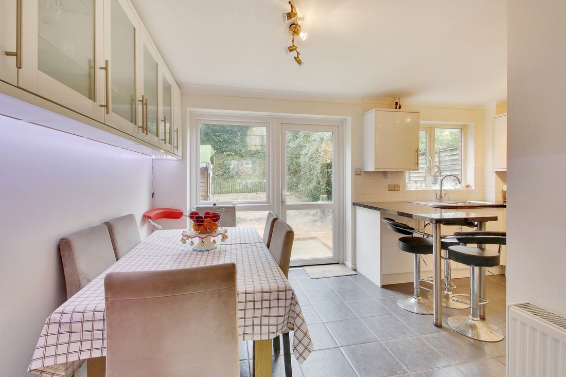House in Ridgewood, Uckfield, England 5 - 17949076
