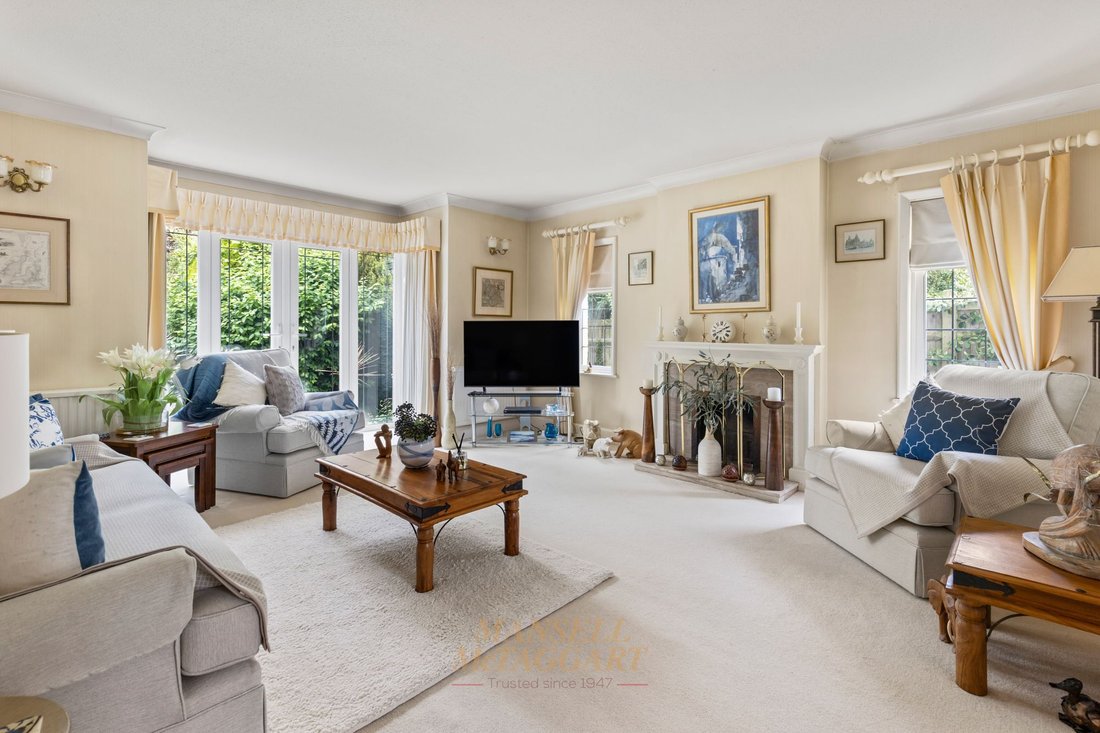 House in Hackenden, East Grinstead, England 4 - 17949070