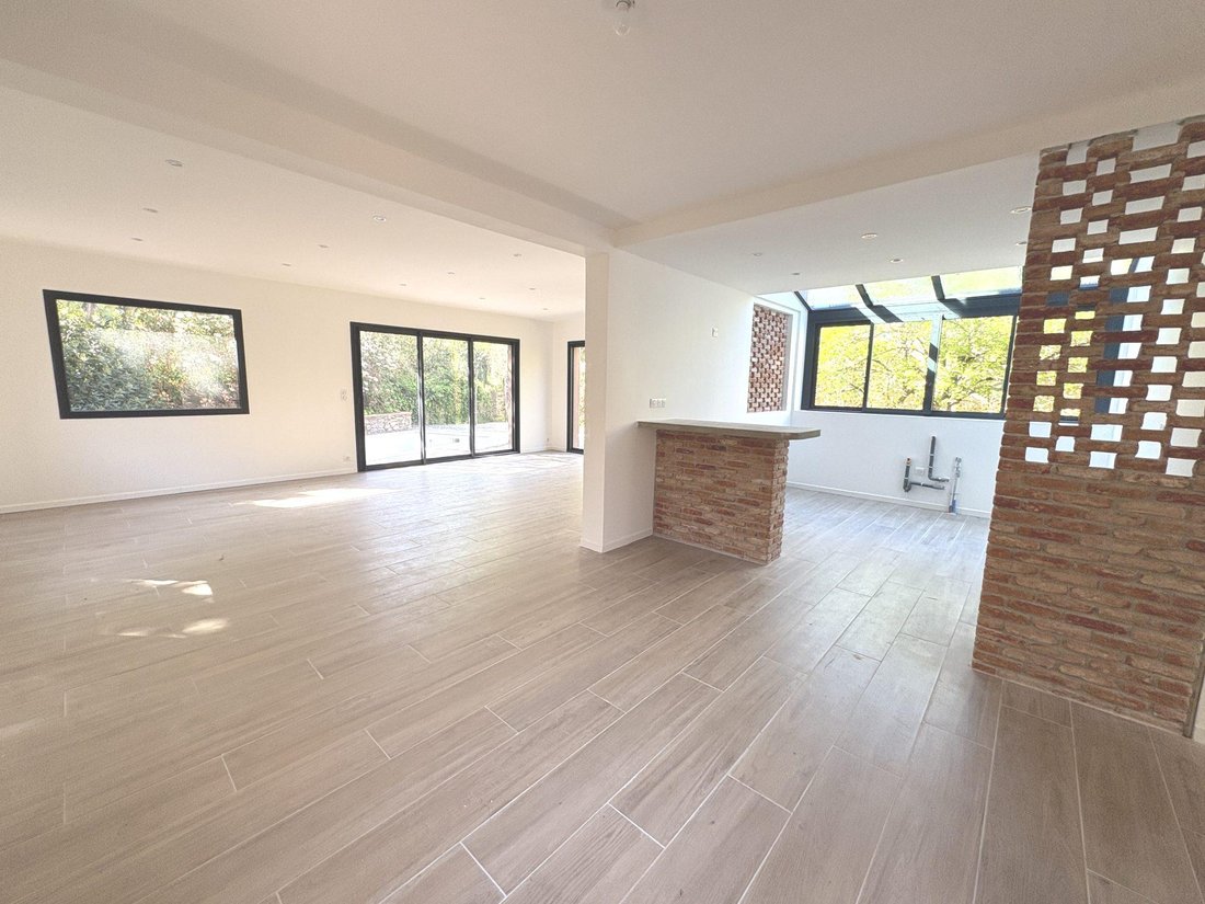 Villa in Aguillon, Toulon, France 3 - 17699926