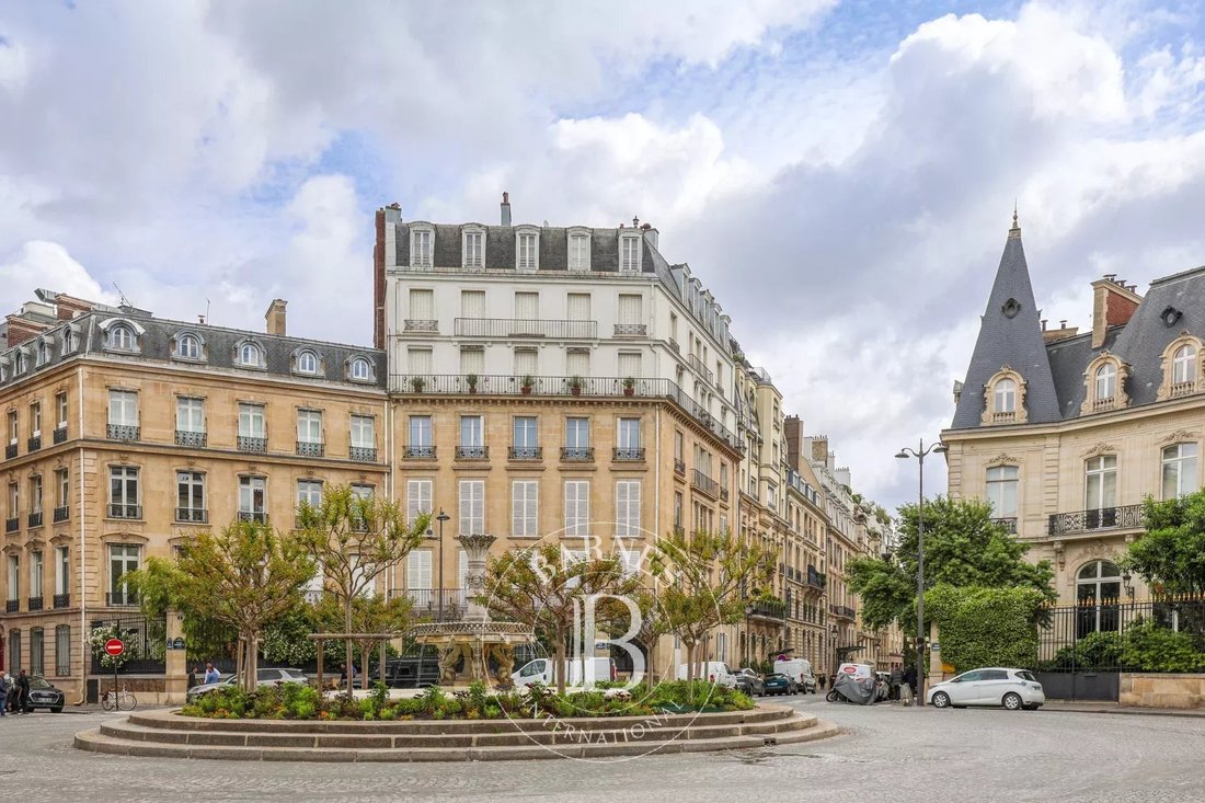 Apartment in Triangle d'Or, Paris 8e Arrondissement, Paris 5 - 17948757
