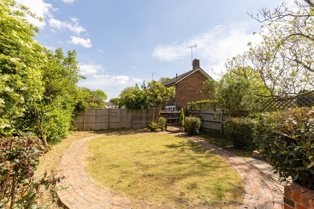 House in County Oak, Crawley, England 4 - 17948738