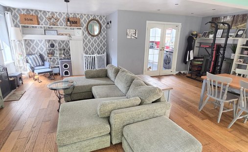 Bungalow in Scaynes Hill, Copthorne, England 1