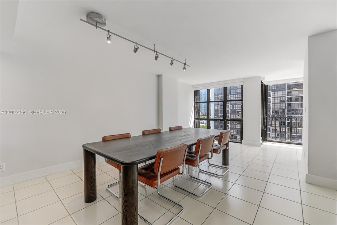 Condo in Miami, Florida, United States 5 - 17781361