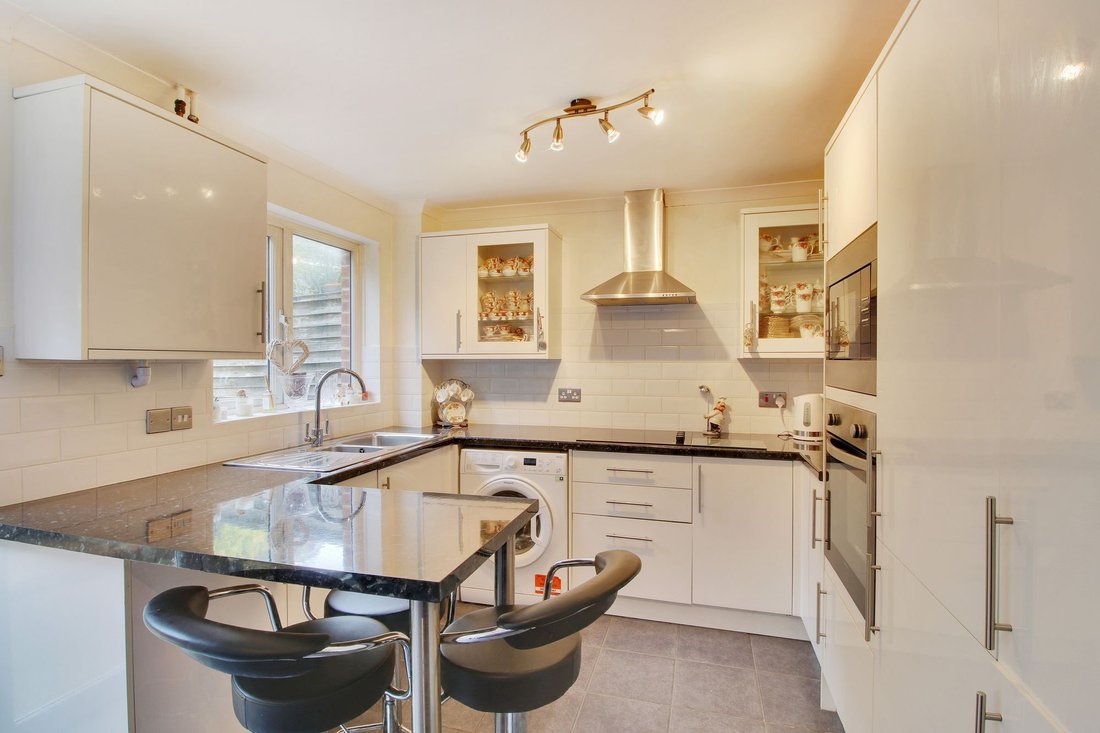 House in Ridgewood, Uckfield, England 4 - 17949076