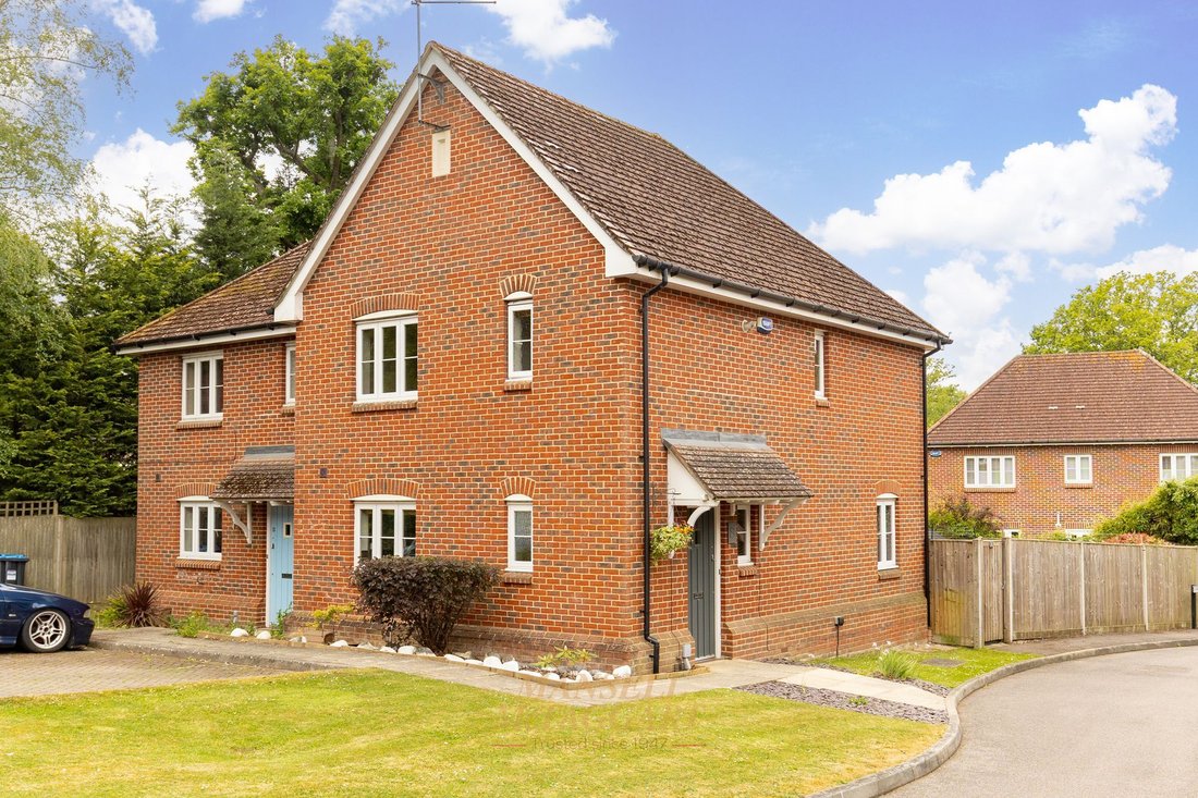 House in Felbridge, England 1 - 17949358