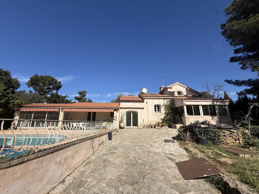 Villa in Saint-Cyr-sur-Mer, Provence-Alpes-Côte d'Azur, France 1 - 17955440
