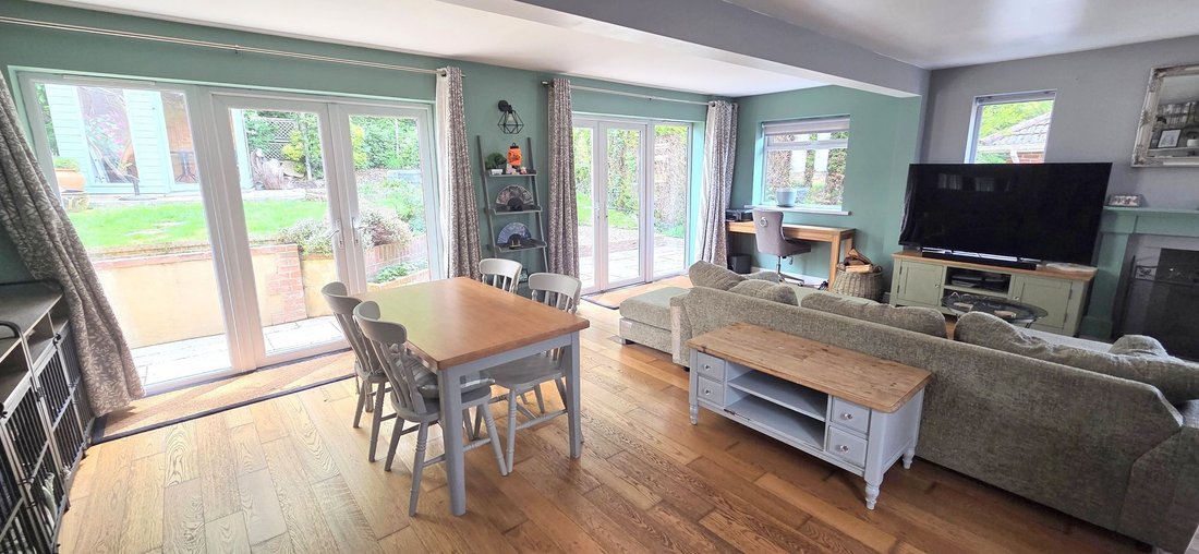 Bungalow in Scaynes Hill, Copthorne, England 4 - 17948791