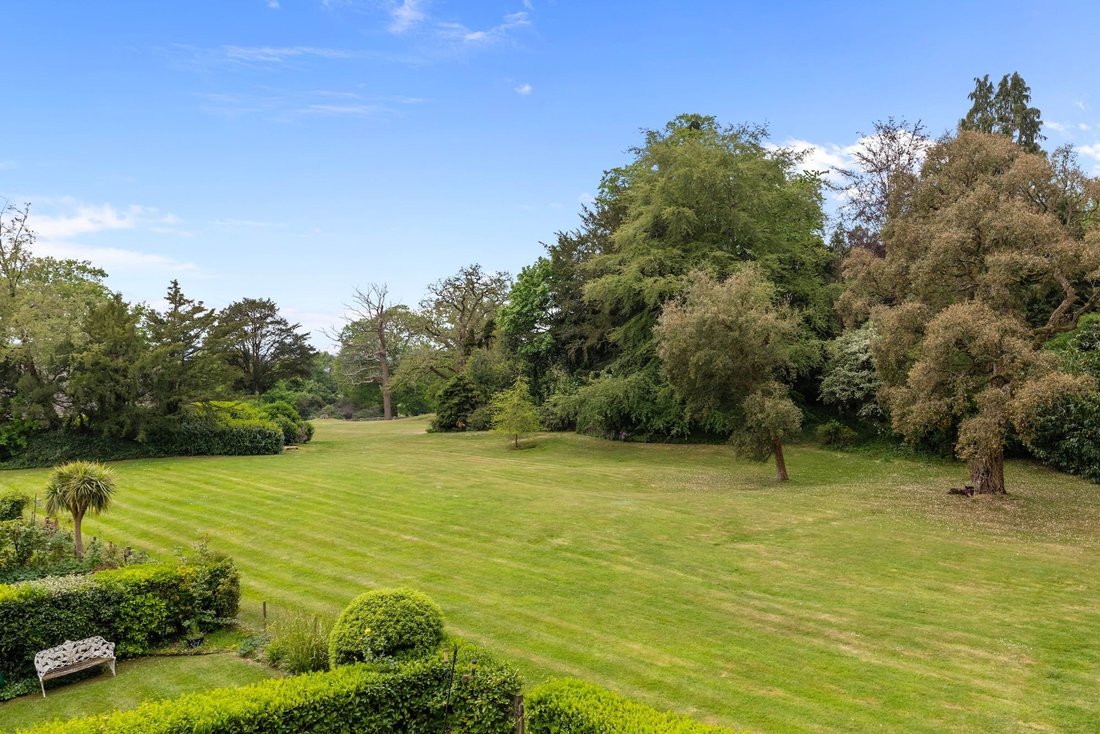 House in Warnham, England 2 - 17949284