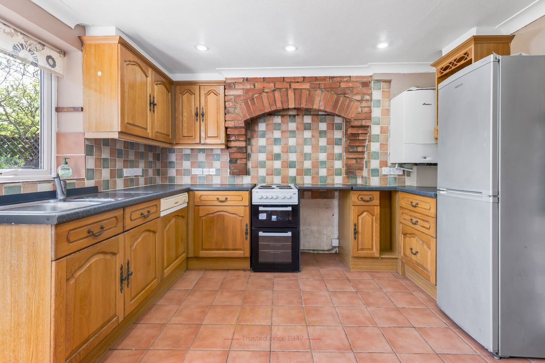 House in County Oak, Crawley, England 2 - 17948738