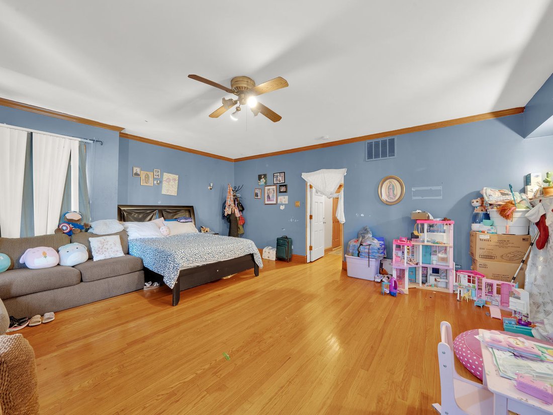 Chicago, Illinois, United States 3 - 17951806