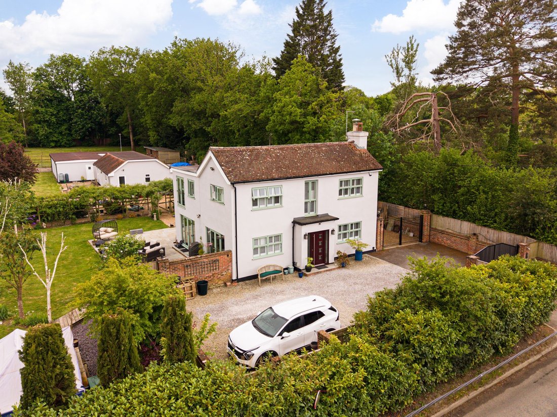 House in Horne, England 1 - 17948695