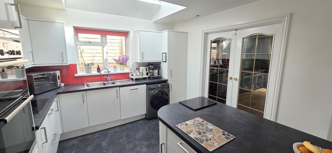 Bungalow in Scaynes Hill, Copthorne, England 3 - 17948791