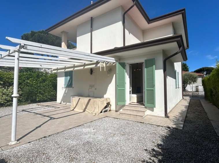 Villa in Tonfano, Pietrasanta, Italy 1 - 17951666