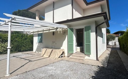 Villa a Tonfano, Pietrasanta, Italia 1