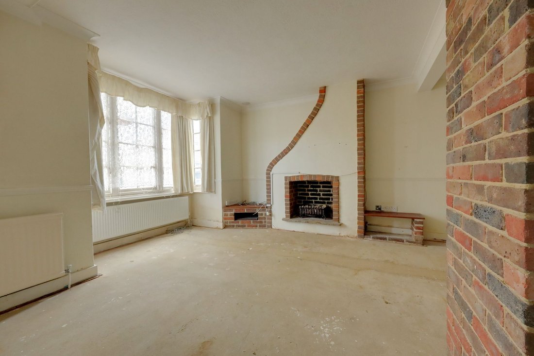 House in Burgess Hill, England 3 - 17949298