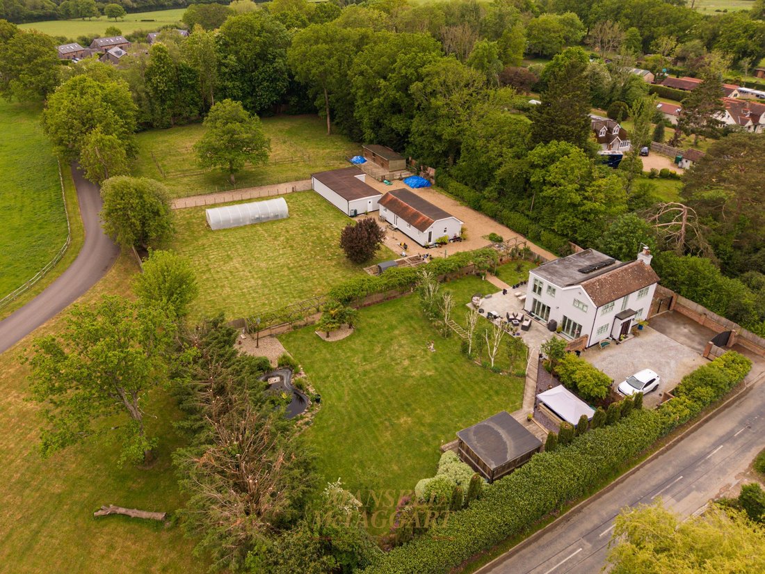 House in Horne, England 2 - 17948695