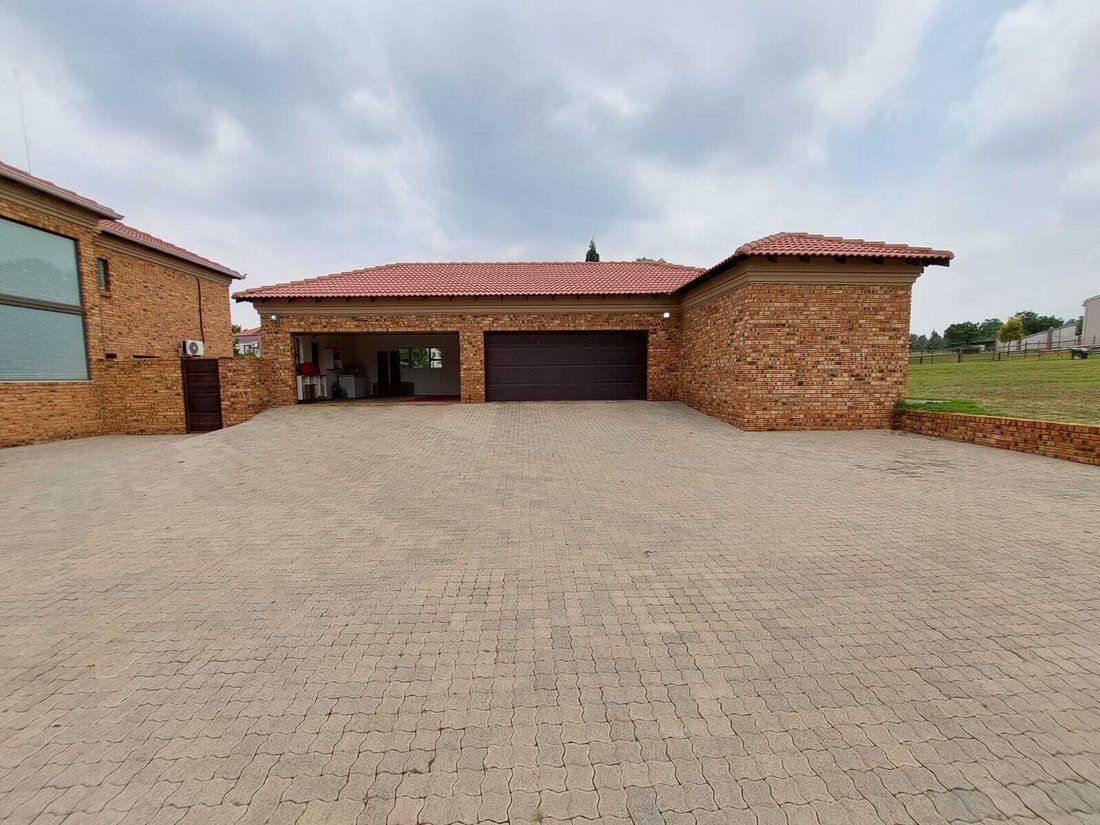 Farm Ranch in Vanderbijlpark, Gauteng, South Africa 4 - 17949715