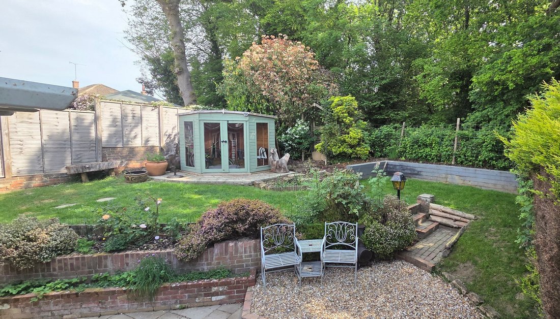 Bungalow in Scaynes Hill, Copthorne, England 5 - 17948791