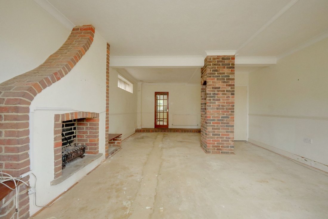 House in Burgess Hill, England 5 - 17949298