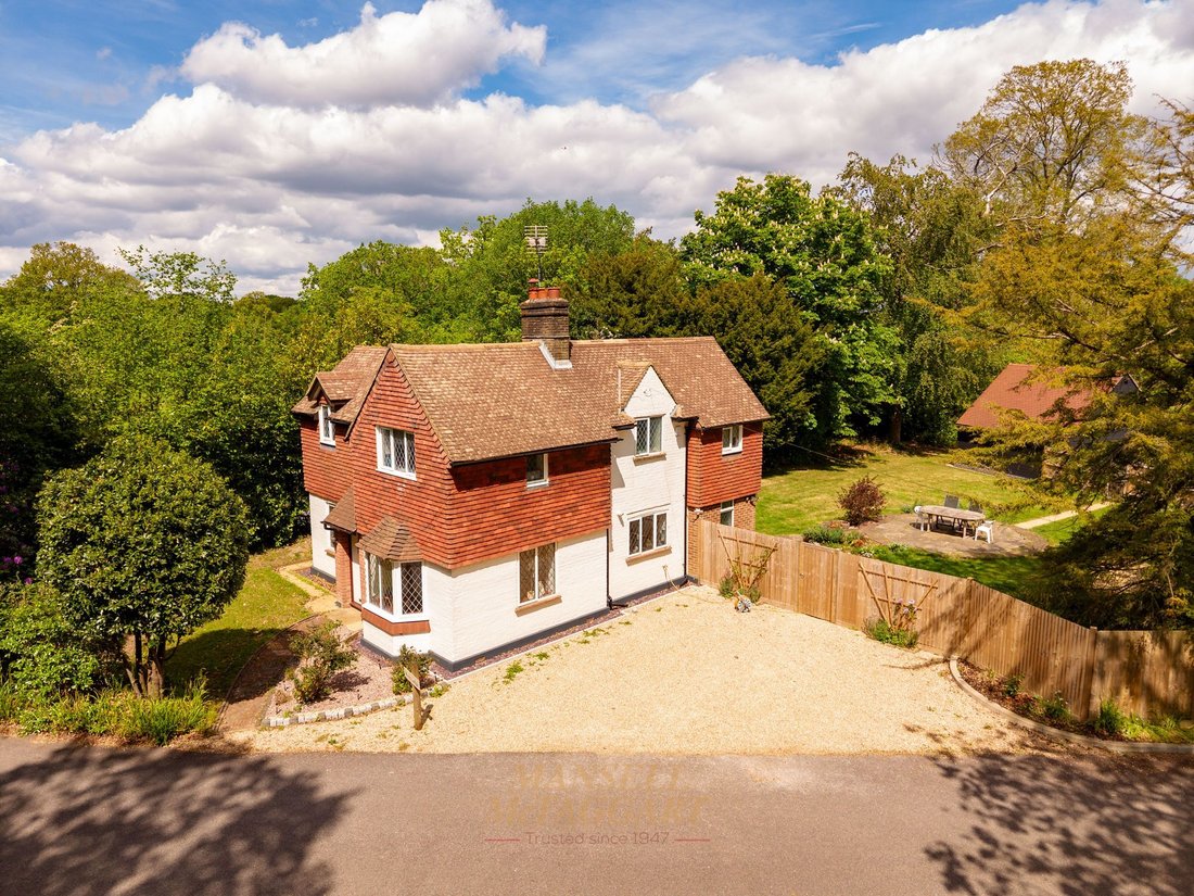 House in Crawley Down (Worth), Crawley Down, England 1 - 17949080