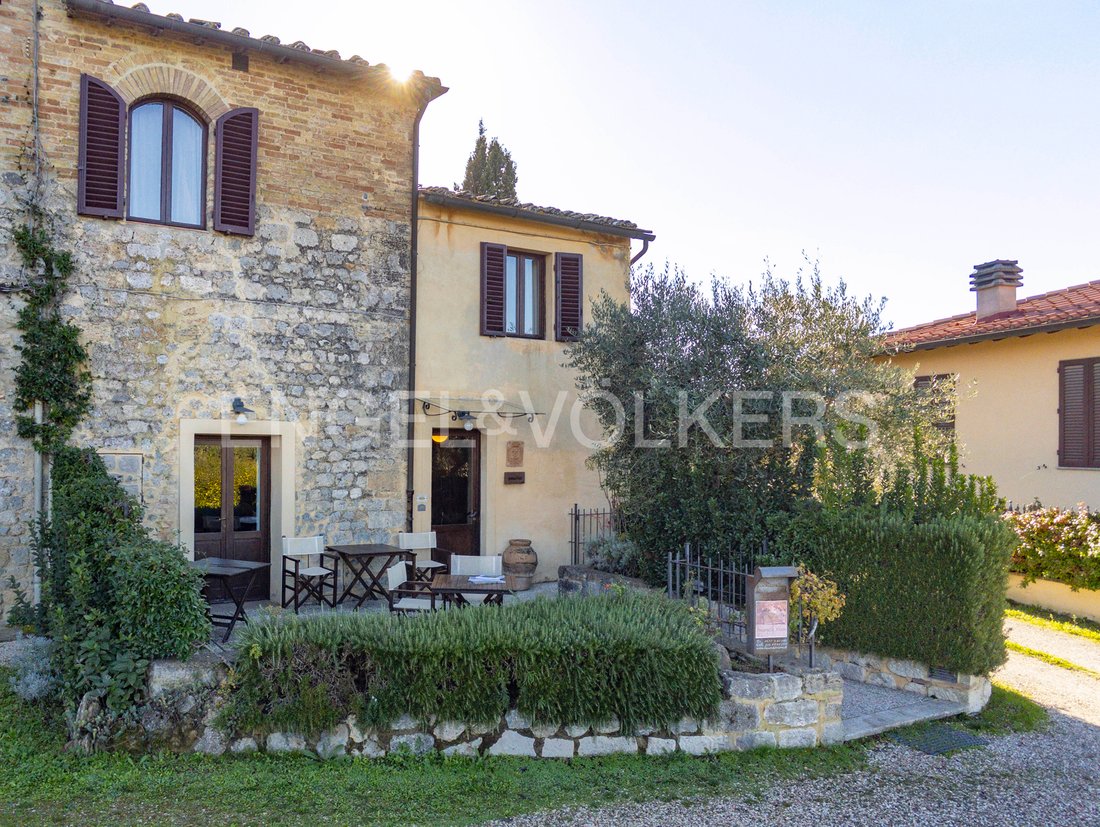 House in San Gimignano, Tuscany, Italy 2 - 15140988
