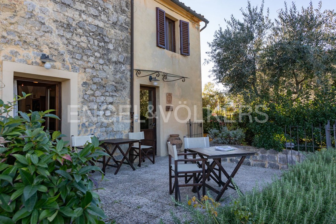 House in San Gimignano, Tuscany, Italy 4 - 15140988