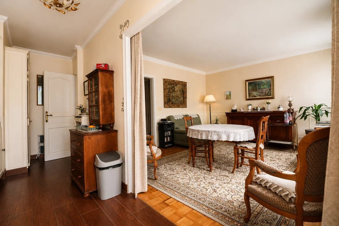 Apartment in Notre Dame, Versailles, France 5 - 17956819