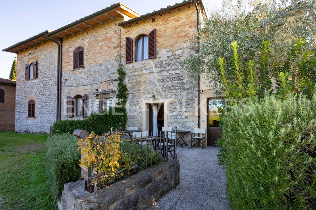 House in San Gimignano, Tuscany, Italy 1 - 15140988